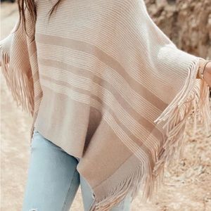 Gentle Fawn Brand New with Tags Poncho with fringe. Oatmeal colour O/S